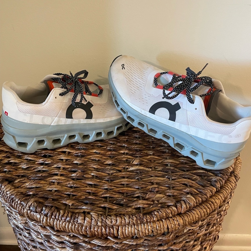 On Running Cloudmonster- Men’s 9.5
